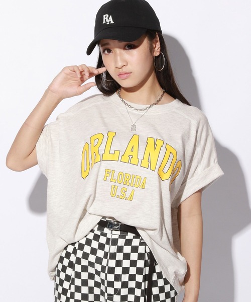 repipi armario（レピピ アルマリオ）の「カレッジプリントルーズTシャツ（Tシャツ/カットソー・キッズ・ホワイト/グレー系その他/ブラウン系その他/グリーン系その他・SMALL/MEDIUM/LARGE）」の3枚目の写真