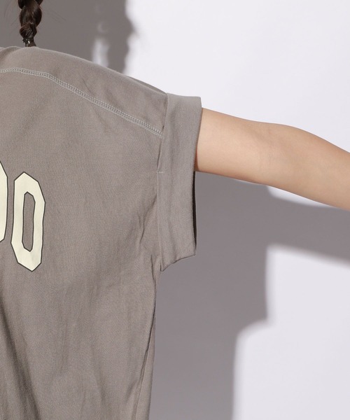 repipi armario（レピピ アルマリオ）の「カレッジプリントルーズTシャツ（Tシャツ/カットソー・キッズ・ホワイト/グレー系その他/ブラウン系その他/グリーン系その他・SMALL/MEDIUM/LARGE）」の21枚目の写真