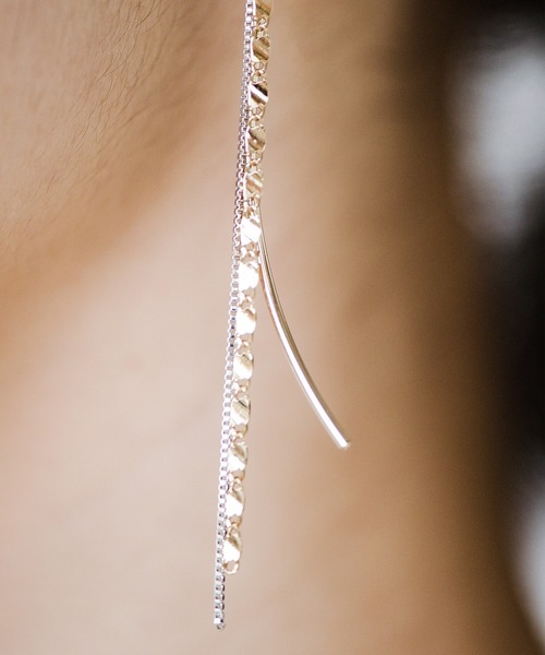 haco!（ハコ）の「揺れるイヤアクセはモテるらしい！？いつものカジュアルコーデに合わせるだけでパッと華やぐミックスチェーンのピアス＆イヤリング ＜1:ピアス　2:イヤリング＞（ピアス（両耳用）・レディース・ゴールド・1/2）」の2枚目の写真