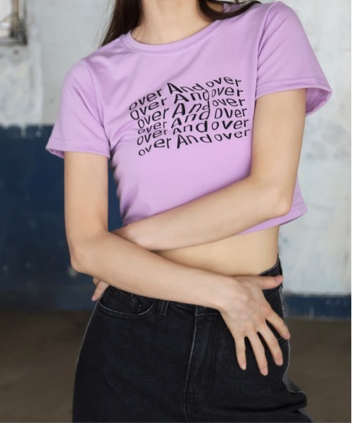 FOLLOWIN(フォロウィン)の「ポイントアルファベットロゴクロップドTシャツカットソー(Tシャツ/カットソー・レディース・ホワイト/ブラック/ミント/ラベンダー・FREE)」の4枚目の写真