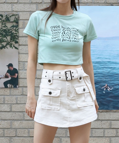 FOLLOWIN(フォロウィン)の「ポイントアルファベットロゴクロップドTシャツカットソー(Tシャツ/カットソー・レディース・ホワイト/ブラック/ミント/ラベンダー・FREE)」の3枚目の写真