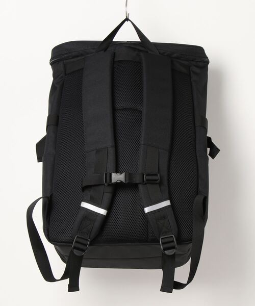 OUTDOOR PRODUCTS(アウトドアプロダクツ)の「スクエアデイパック バックパック 約30L(バックパック/リュック・メンズ・スミクロ/ホワイト/ブラック・FREE)」の4枚目の写真