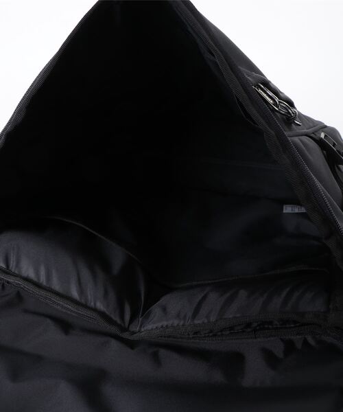 OUTDOOR PRODUCTS(アウトドアプロダクツ)の「スクエアデイパック バックパック 約30L(バックパック/リュック・メンズ・スミクロ/ホワイト/ブラック・FREE)」の6枚目の写真
