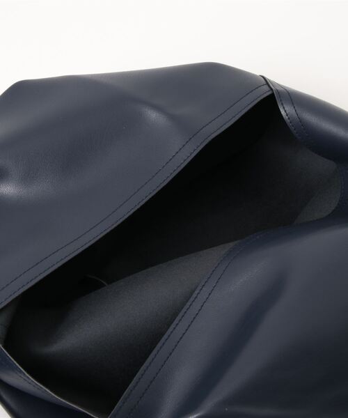 IAMUSE（アイアミューズ）の「PUレザートライアングルバッグ R0364【IAMUSE】（トートバッグ・レディース・アイボリー/グレイッシュベージュ/ラベンダー/ダークネイビー・FREE）」の13枚目の写真