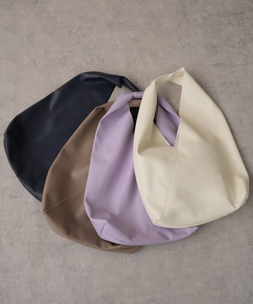 IAMUSE（アイアミューズ）の「PUレザートライアングルバッグ R0364【IAMUSE】（トートバッグ・レディース・アイボリー/グレイッシュベージュ/ラベンダー/ダークネイビー・FREE）」の16枚目の写真