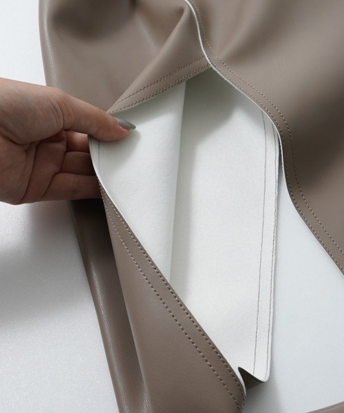 IAMUSE（アイアミューズ）の「PUレザートライアングルバッグ R0364【IAMUSE】（トートバッグ・レディース・アイボリー/グレイッシュベージュ/ラベンダー/ダークネイビー・FREE）」の10枚目の写真