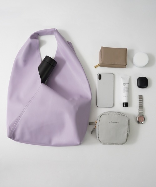 IAMUSE（アイアミューズ）の「PUレザートライアングルバッグ R0364【IAMUSE】（トートバッグ・レディース・アイボリー/グレイッシュベージュ/ラベンダー/ダークネイビー・FREE）」の8枚目の写真