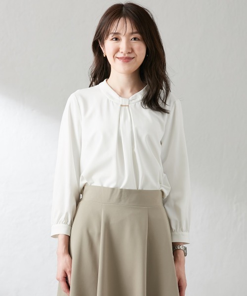 7days Life Styling(セブンデイズライフスタイリング)の「バー使いボウタイ風8分袖ブラウス(形態安定イージーケア・透けにくい・UVカット)(シャツ/ブラウス・レディース・ベージュ/ミント/オフホワイト・M/S/LL/L)」の4枚目の写真