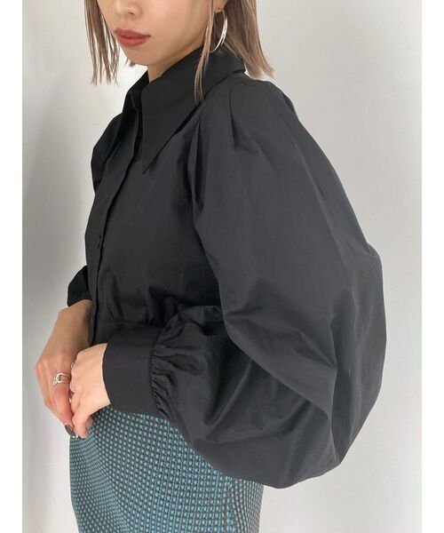 EMODA(エモダ)の「オーバーカラークロップシャツトップ(シャツ/ブラウス・レディース・ホワイト/ブラック/グリーン・FREE)」の3枚目の写真