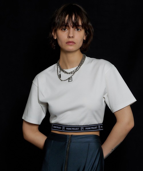 PRANK PROJECT（プランクプロジェクト）の「ロゴバンドクロップドTEE/Logo Band Cropped Tee（Tシャツ/カットソー・レディース・ホワイト/ブラック/グレー・FREE）」の4枚目の写真