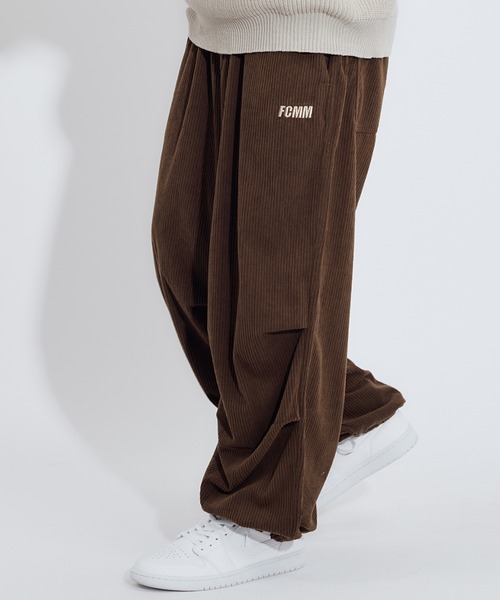 FCMM(エフシーエムエム)の「【日本限定アイテム】CORDUROY SEMI WIDE PATNS/コーデュロイセミワイドパンツ(その他パンツ・メンズ・ブラック/ブラウン・MEDIUM/LARGE)」の2枚目の写真