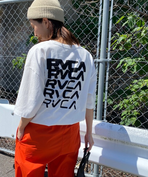 RVCA（ルーカ）の「[RVCA/ルーカ] DEGEN ブランドロゴ バックプリントTシャツ（Tシャツ/カットソー・レディース・ホワイト/ダークグレー・M/L/XL）」の2枚目の写真