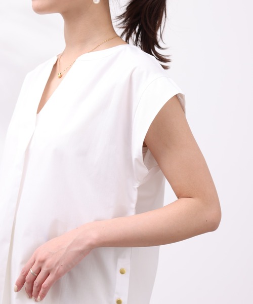 Chez toi(シェトワ)の「サイドボタンフレンチスリーブシャツ(シャツ/ブラウス・レディース・オフホワイト/ピンク/アイボリー/ブラック・FREE)」の11枚目の写真