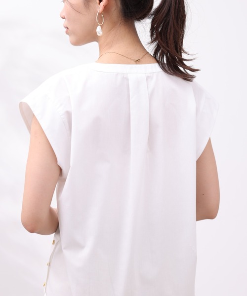 Chez toi(シェトワ)の「サイドボタンフレンチスリーブシャツ(シャツ/ブラウス・レディース・オフホワイト/ピンク/アイボリー/ブラック・FREE)」の10枚目の写真