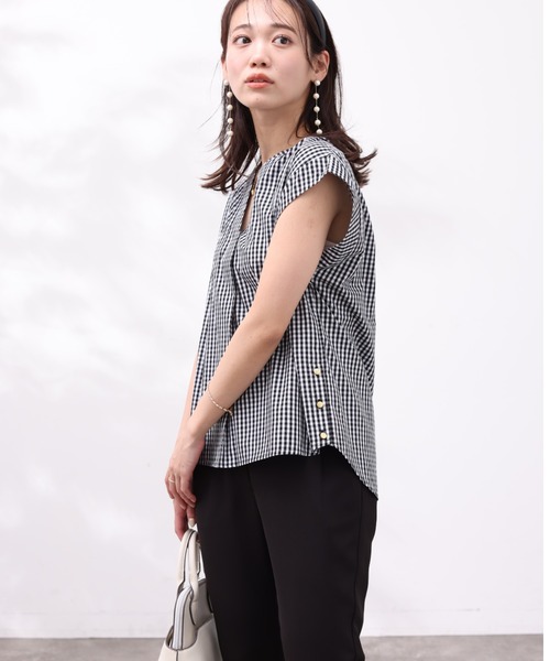 Chez toi(シェトワ)の「サイドボタンフレンチスリーブシャツ(シャツ/ブラウス・レディース・オフホワイト/ピンク/アイボリー/ブラック・FREE)」の15枚目の写真