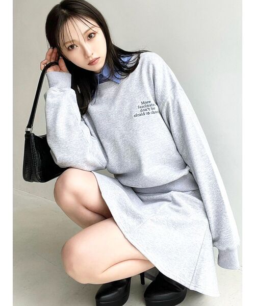 RESEXXY（リゼクシー）の「エンブロイダリースウェットトップス【セットアップ着用可能】（スウェット・レディース・アイボリー/グレー/ブラック・FREE）」の5枚目の写真