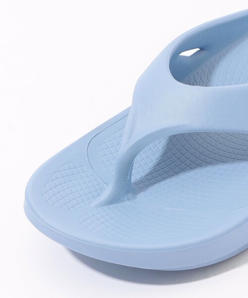 OOFOS（ウーフォス）の「OOFOS OOriginal サンダル（サンダル・レディース・ライトブルー/ブラック・25/24/23）」の4枚目の写真