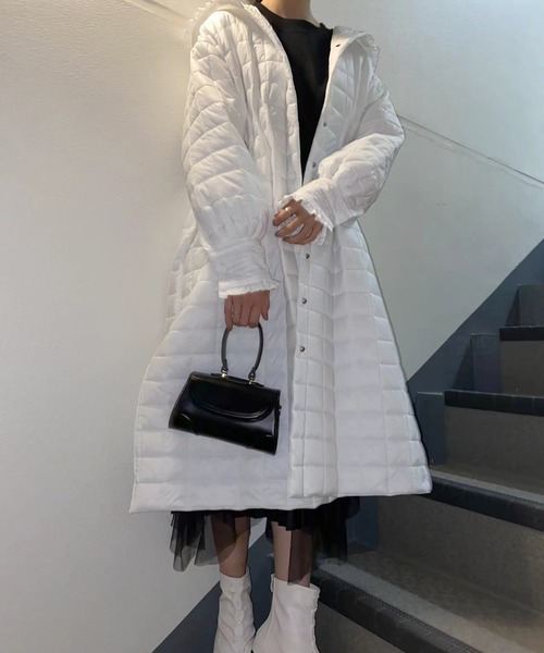 Olu.（オルドット）の「キルティングスリットロングダウン（ダウンジャケット/コート・レディース・ホワイト・FREE）」の6枚目の写真