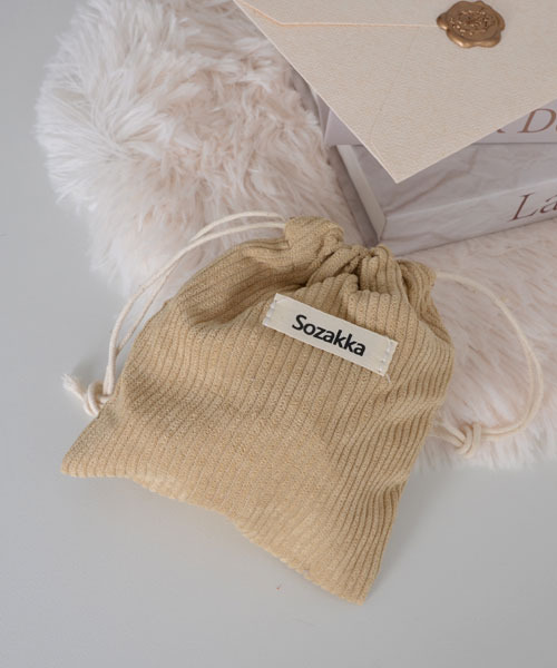 Mayree（メイリー）の「【float】コーデュロイ ワンポイントロゴ 巾着ポーチ【11色展開】（ポーチ・レディース・マスタード/ベージュ/ブラウン/ライトグリーン/ピンク/ブラック/ライトブルー/ダークグリーン/グレー/オフホワイト/パープル・FREE）」の6枚目の写真