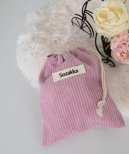 Mayree（メイリー）の「【float】コーデュロイ ワンポイントロゴ 巾着ポーチ【11色展開】（ポーチ・レディース・マスタード/ベージュ/ブラウン/ライトグリーン/ピンク/ブラック/ライトブルー/ダークグリーン/グレー/オフホワイト/パープル・FREE）」の9枚目の写真