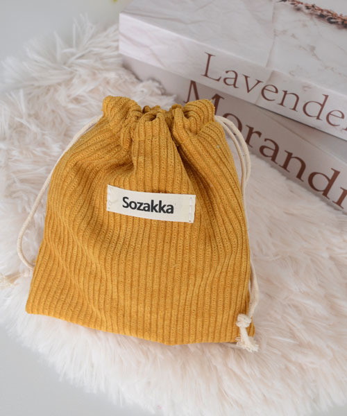 Mayree（メイリー）の「【float】コーデュロイ ワンポイントロゴ 巾着ポーチ【11色展開】（ポーチ・レディース・マスタード/ベージュ/ブラウン/ライトグリーン/ピンク/ブラック/ライトブルー/ダークグリーン/グレー/オフホワイト/パープル・FREE）」の10枚目の写真