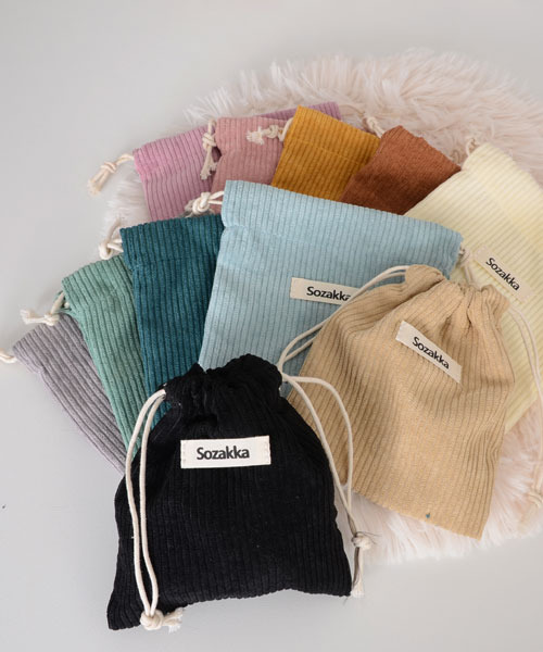 Mayree（メイリー）の「【float】コーデュロイ ワンポイントロゴ 巾着ポーチ【11色展開】（ポーチ・レディース・マスタード/ベージュ/ブラウン/ライトグリーン/ピンク/ブラック/ライトブルー/ダークグリーン/グレー/オフホワイト/パープル・FREE）」の18枚目の写真