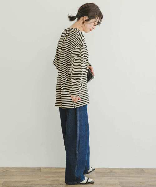 ITEMS URBANRESEARCH（アイテムズ アーバンリサーチ）の「ボートネックルーズカットソー（Tシャツ/カットソー・レディース・ベージュ系その他/チャコールグレー/オフホワイト・FREE）」の9枚目の写真