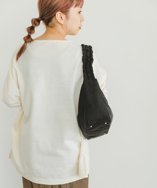 ITEMS URBANRESEARCH（アイテムズ アーバンリサーチ）の「ボートネックルーズカットソー（Tシャツ/カットソー・レディース・ベージュ系その他/チャコールグレー/オフホワイト・FREE）」の11枚目の写真