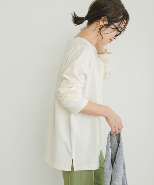 ITEMS URBANRESEARCH（アイテムズ アーバンリサーチ）の「ボートネックルーズカットソー（Tシャツ/カットソー・レディース・ベージュ系その他/チャコールグレー/オフホワイト・FREE）」の16枚目の写真