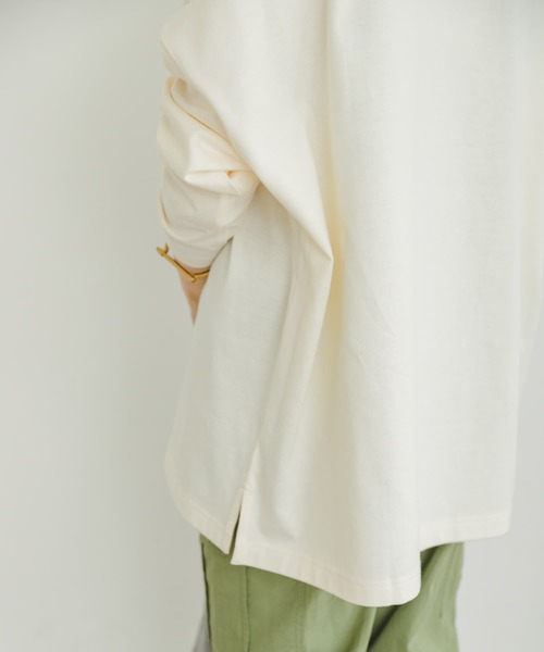 ITEMS URBANRESEARCH（アイテムズ アーバンリサーチ）の「ボートネックルーズカットソー（Tシャツ/カットソー・レディース・ベージュ系その他/チャコールグレー/オフホワイト・FREE）」の17枚目の写真