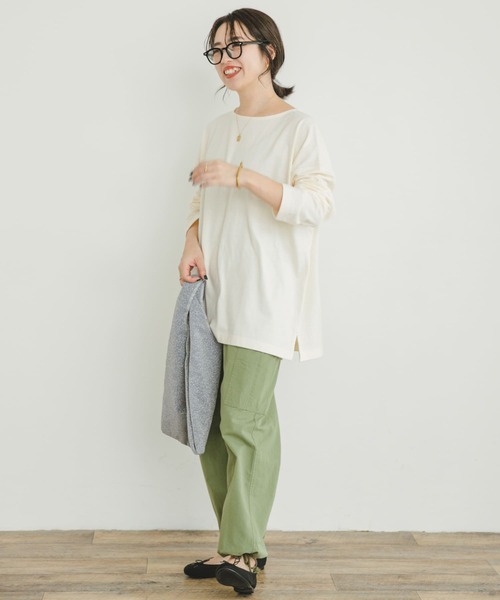 ITEMS URBANRESEARCH（アイテムズ アーバンリサーチ）の「ボートネックルーズカットソー（Tシャツ/カットソー・レディース・ベージュ系その他/チャコールグレー/オフホワイト・FREE）」の18枚目の写真