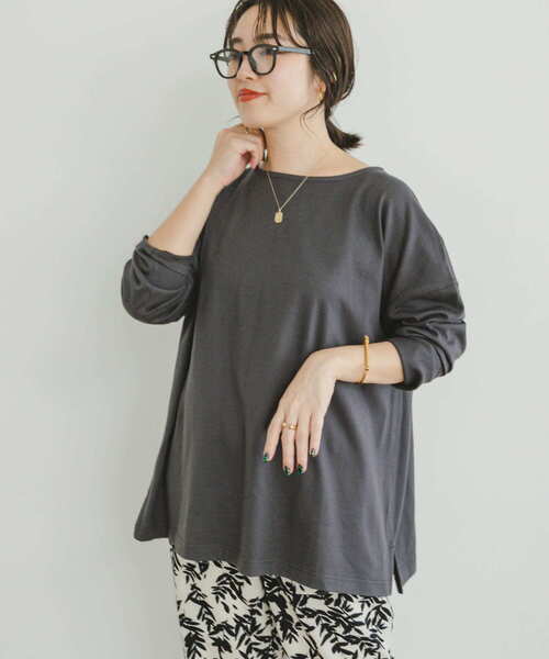 ITEMS URBANRESEARCH（アイテムズ アーバンリサーチ）の「ボートネックルーズカットソー（Tシャツ/カットソー・レディース・ベージュ系その他/チャコールグレー/オフホワイト・FREE）」の20枚目の写真