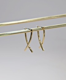 CEMONEMO | 【金属アレルギー対応】 カーブ クロス ピアス / silver925ポスト(ピアス（両耳用）)