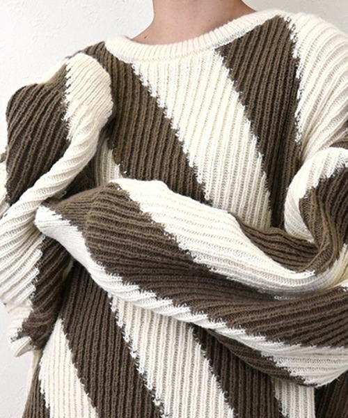 STYLEBLOCK(スタイルブロック)の「ワイドストライプニットオーバープルオーバー(ニット/セーター・レディース・ブラック/グレー/グレイッシュベージュ/ブルー・M)」の8枚目の写真