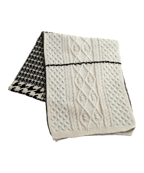 NO ID.(ノーアイディ)の「【NO ID.】Cable Knit Stole / ケーブル ニット ストール(ストール/ショール・メンズ・ホワイト/ブラック・ONE SIZE)」の4枚目の写真
