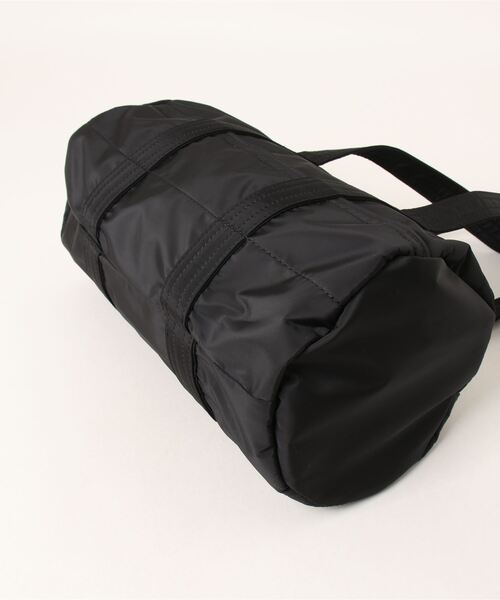 SPINNS（スピンズ）の「【2色カラー展開】メタリックボストンバッグ（ボストンバッグ・レディース・ブラック/シルバー・ONESIZE）」の4枚目の写真