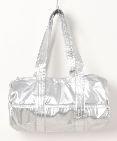 SPINNS（スピンズ）の「【2色カラー展開】メタリックボストンバッグ（ボストンバッグ・レディース・ブラック/シルバー・ONESIZE）」の9枚目の写真