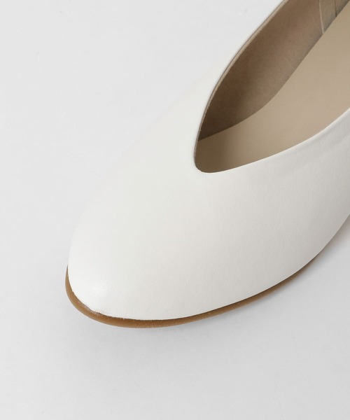 URBAN RESEARCH DOORS（アーバンリサーチドアーズ）の「Vカットパンプス（パンプス・レディース・ブラック/ベージュ系その他/オフホワイト・36/38/35/37）」の18枚目の写真