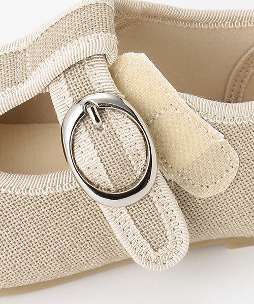 petit main（プティマイン）の「パイピングTストラップシューズ（パンプス・キッズ・ブラック/ベージュ・17cm/18cm/16cm/14cm/15cm）」の5枚目の写真