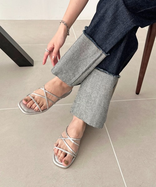 DISCOAT（ディスコート）の「【フラットソールで楽ちん♪】クロスラインサンダル（サンダル・レディース・シルバー/ブラック/ゴールド・SMALL/MEDIUM/LARGE）」の3枚目の写真