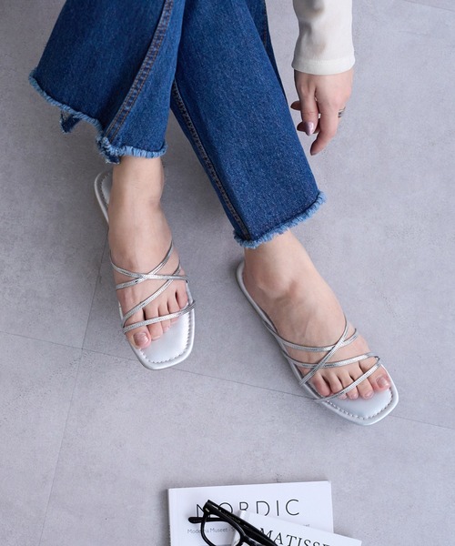 DISCOAT（ディスコート）の「【フラットソールで楽ちん♪】クロスラインサンダル（サンダル・レディース・シルバー/ブラック/ゴールド・SMALL/MEDIUM/LARGE）」の7枚目の写真