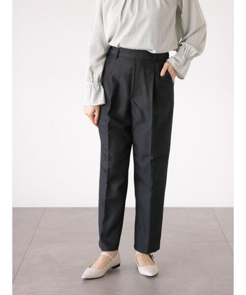 Te chichi TERRASSE（テチチテラス）の「【イージーケア】タックテーパードパンツ（その他パンツ・レディース・ブラック/ブルー/ピンク/ベージュ/モカ・M/S/L）」の2枚目の写真