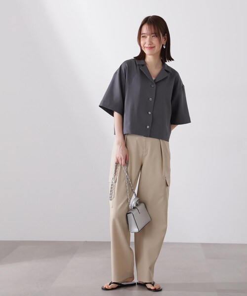 N.(N. Natural Beauty Basic)(エヌエヌナチュラルビューティーベーシック)の「◆クロップドゆる開襟シャツ(シャツ/ブラウス・レディース・ベージュ/チャコールグレー・MEDIUM)」の11枚目の写真