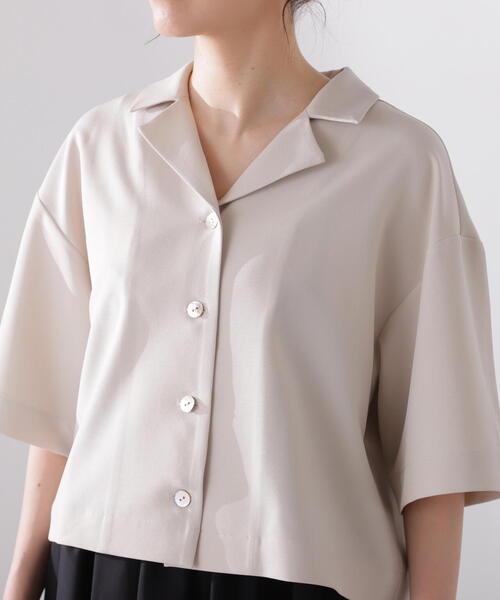 N.(N. Natural Beauty Basic)(エヌエヌナチュラルビューティーベーシック)の「◆クロップドゆる開襟シャツ(シャツ/ブラウス・レディース・ベージュ/チャコールグレー・MEDIUM)」の3枚目の写真