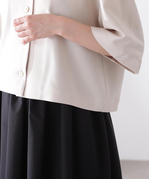 N.(N. Natural Beauty Basic)(エヌエヌナチュラルビューティーベーシック)の「◆クロップドゆる開襟シャツ(シャツ/ブラウス・レディース・ベージュ/チャコールグレー・MEDIUM)」の5枚目の写真