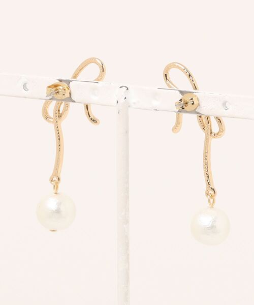 tone(トーン)の「【As】【アレルギー対応】リボン×コットンパール ゆらゆらピアス(サージカルステンレス)(MA)(ピアス(両耳用)・レディース・シルバー/ゴールド系2/ゴールド・FREE)」の6枚目の写真