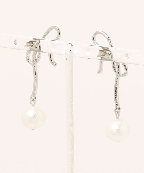 tone(トーン)の「【As】【アレルギー対応】リボン×コットンパール ゆらゆらピアス(サージカルステンレス)(MA)(ピアス(両耳用)・レディース・シルバー/ゴールド系2/ゴールド・FREE)」の7枚目の写真