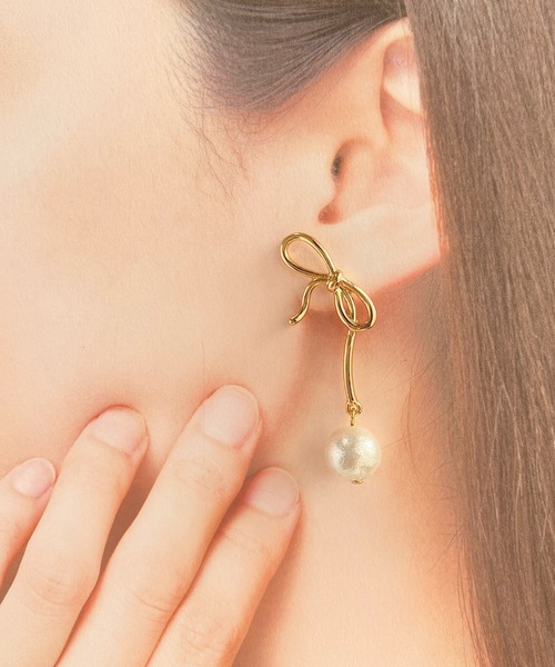 tone(トーン)の「【As】【アレルギー対応】リボン×コットンパール ゆらゆらピアス(サージカルステンレス)(MA)(ピアス(両耳用)・レディース・シルバー/ゴールド系2/ゴールド・FREE)」の4枚目の写真