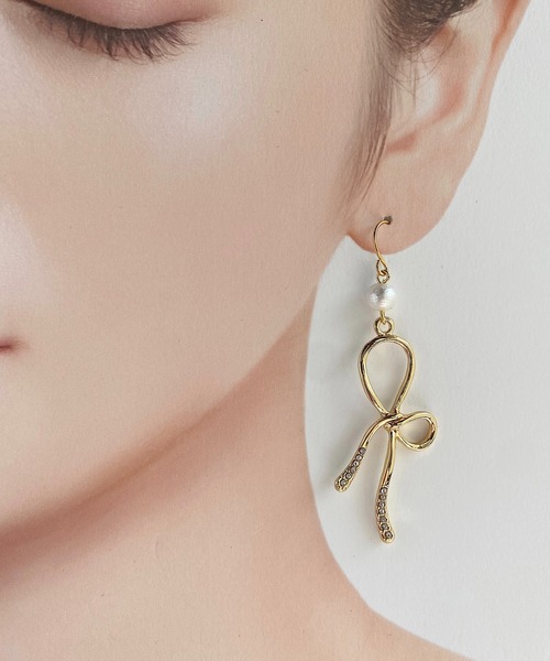 tone(トーン)の「【As】【アレルギー対応】リボン×コットンパール ゆらゆらピアス(サージカルステンレス)(MA)(ピアス(両耳用)・レディース・シルバー/ゴールド系2/ゴールド・FREE)」の5枚目の写真