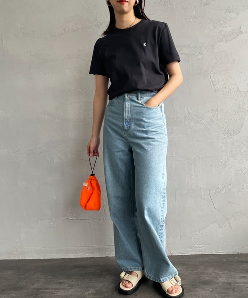 Calvin Klein（カルバン・クライン）の「[Calvin Klein/カルバンクライン] アーカイブワンポイントロゴ刺繍Tシャツ（Tシャツ/カットソー・レディース・ホワイト/ブラック・S）」の16枚目の写真
